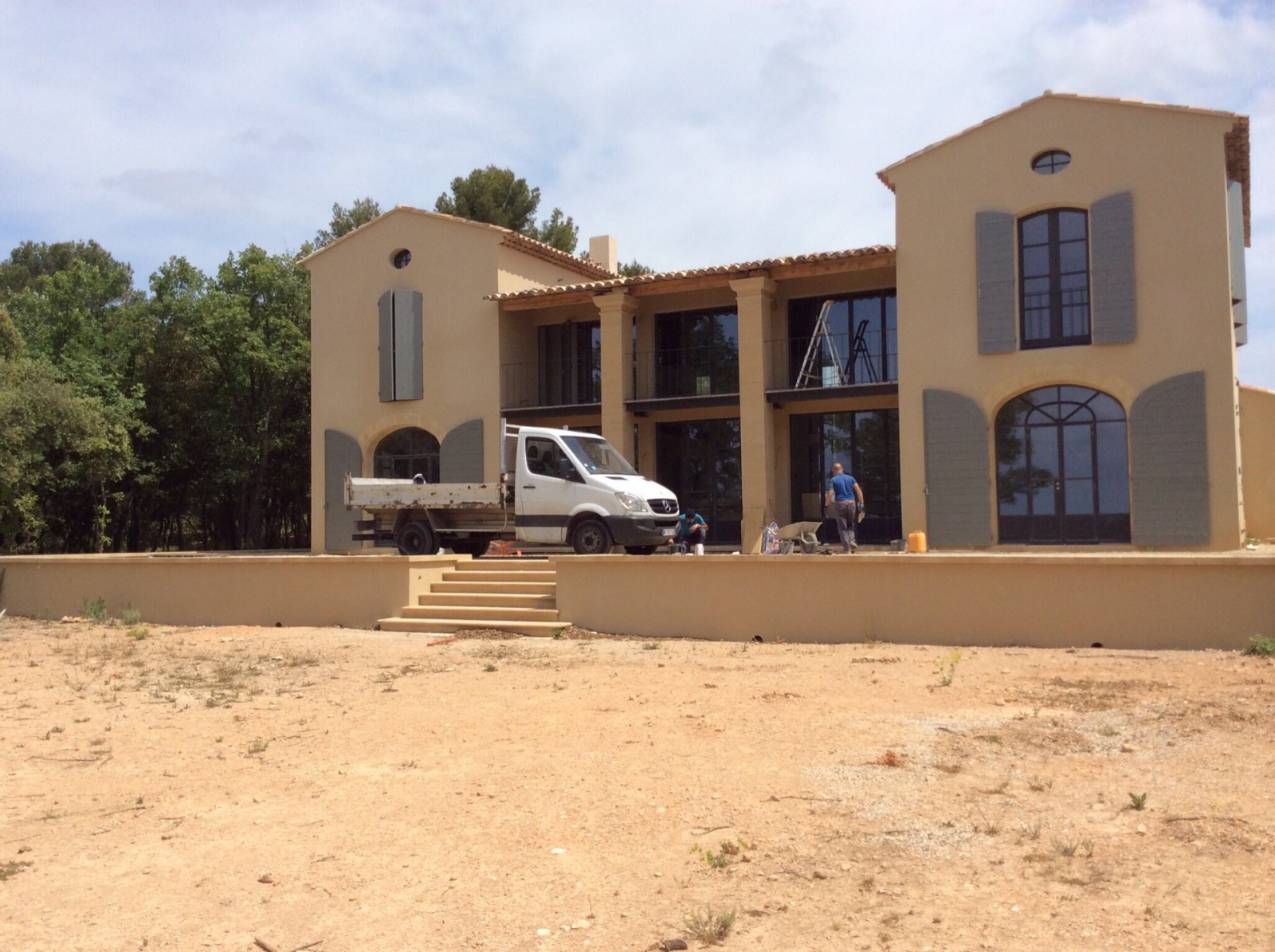 Réalisation d'une maison de style rural et contemporain à Rognes