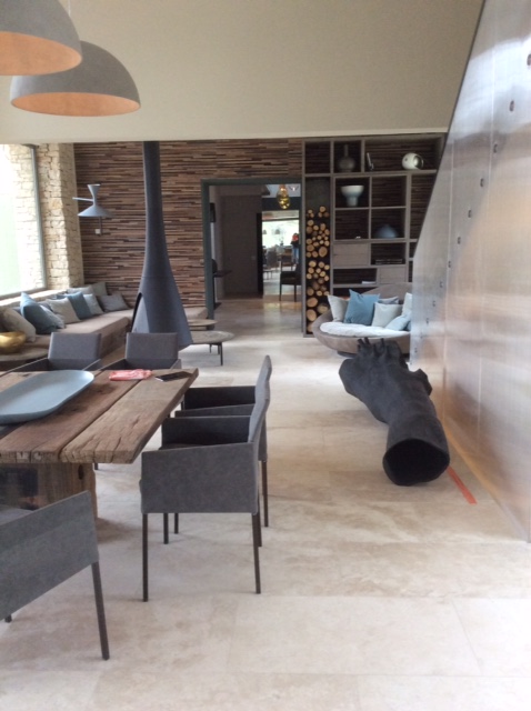 Salle à manger conviviale et chalereuse